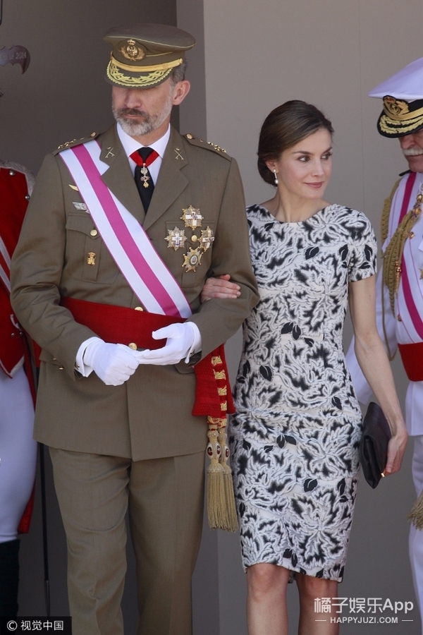 西班牙王后竟然会卖萌！说好的优雅职场女性icon呢？