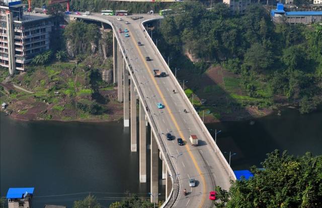 旅游 正文  绕行建议:进出周家坝片区的车辆可从万安大桥或拦砂坝坝顶