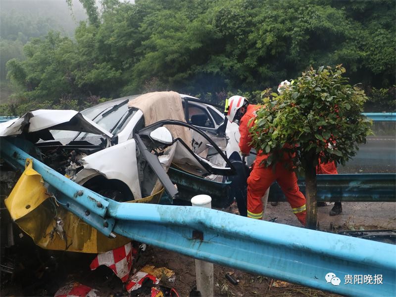 位于赤水市旺隆镇境内高速公路服务区路段,发生一起交通事故,一名司机