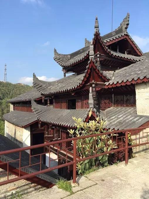 天台山伍龙寺,一个被誉为"高原山地石头建筑典范"的地方