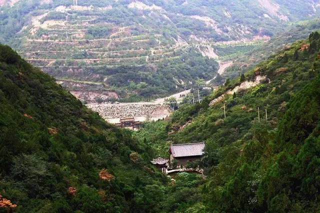 崛围山: 地址:太原市西北24公里尖草坪区柴村镇呼延村西 门票:无