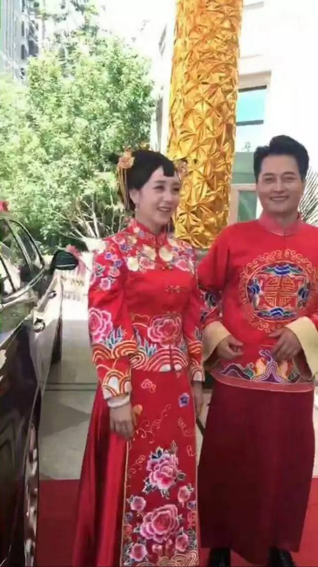 歌手云飞终于结婚了,新娘居然是她?