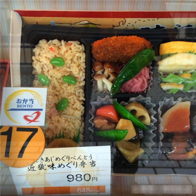 日本高铁盒饭爆红，3荤2素，没有对比就没有伤害！