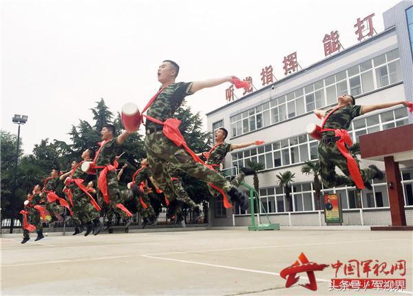 帅气!单刀武术 这群武警我服了