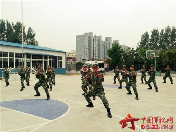 帅气!单刀武术 这群武警我服了