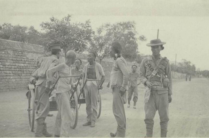 镜头下：1917年的北京，张勋复辟之时的辫子军和讨逆军