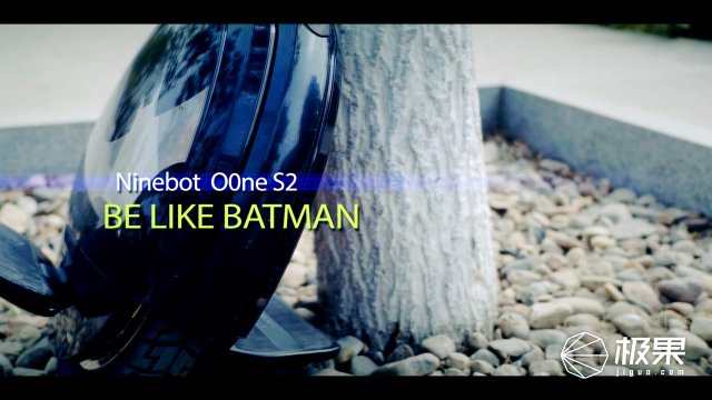 30公里续航的平衡车,让你分分钟化身蝙蝠侠|视频