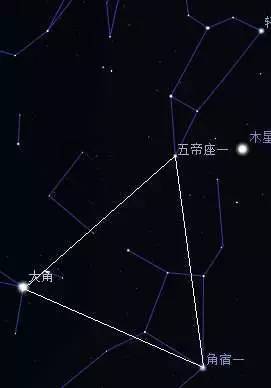 春季大三角 室女座有一颗明亮的1等星—— 角宿一,散发着蓝白色的