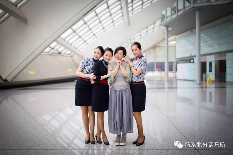 "带着压力"前行的气质美女——记东航北京客舱部一分部高级经理王亚丽