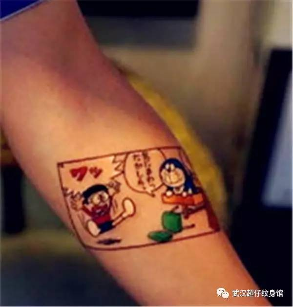哆啦a梦纹身:穿回童年的时光!