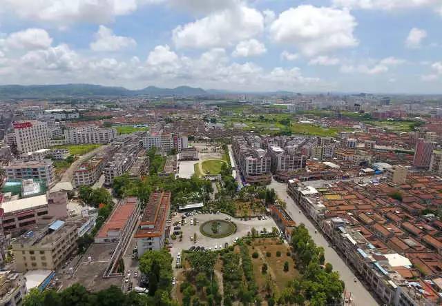 (峡山远景 摄影:黄伟雄)峡山街道下面让我们来看看航拍镜头下的家乡吧