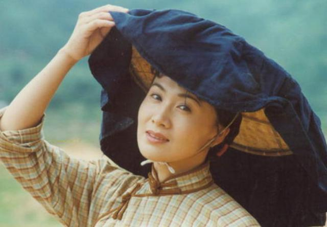 真正让李媛媛在演员路上大放光彩的是,1989年在电视剧《上海的早晨》