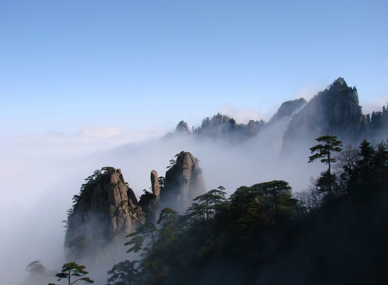 主要风景名胜有五老峰,三叠泉,含鄱口,芦林湖,东林寺等.