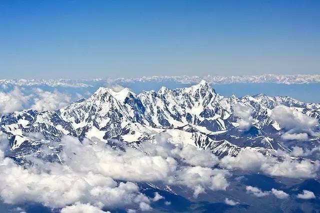 博格达峰雪山