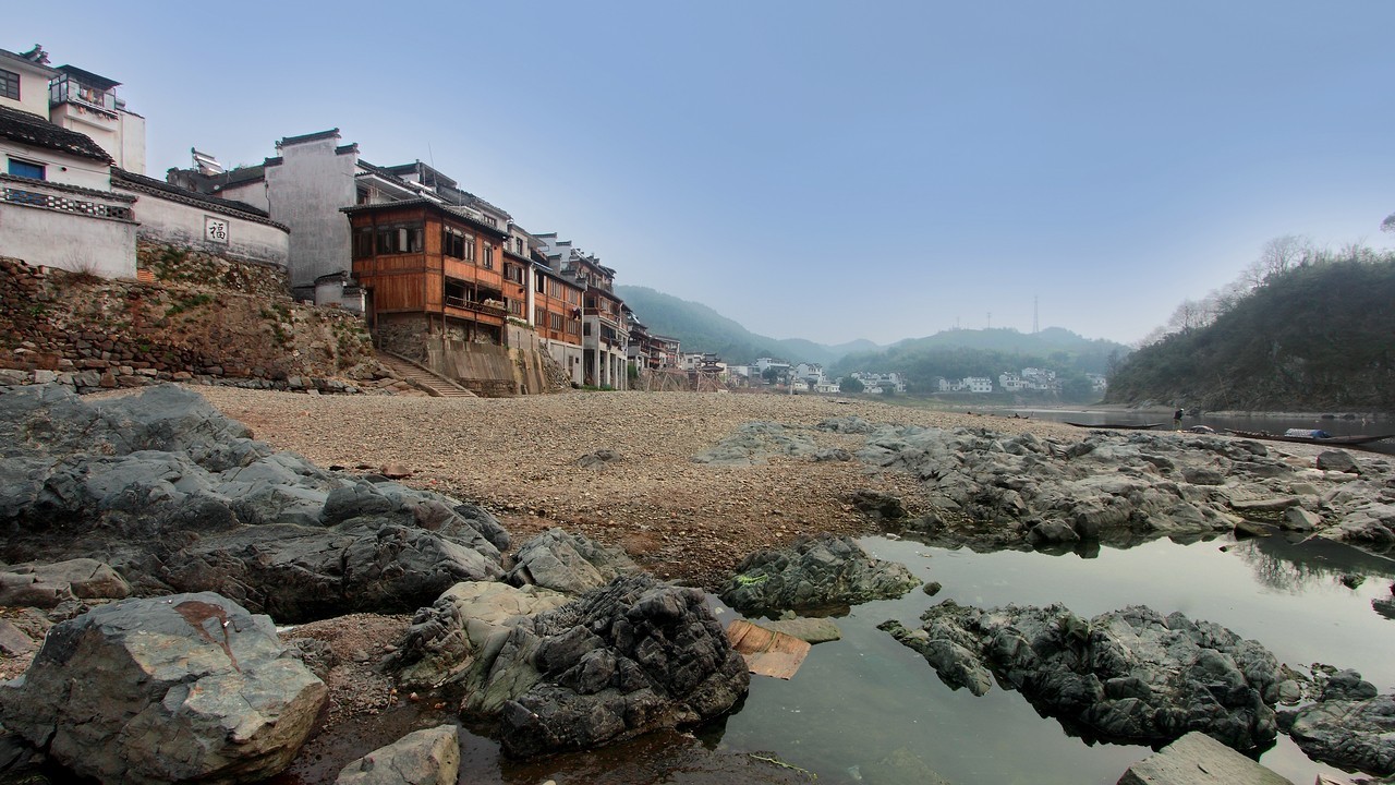 旅游 正文  歙县的古村落拥有深厚的文化底蕴,连建筑,人群都散发着