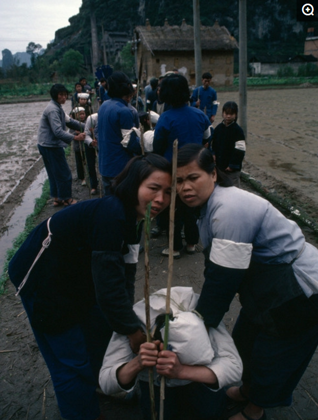 40年前一组农村葬礼的完整老照片 很难见了