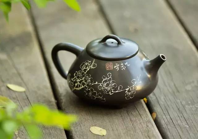 建水紫陶茶壶鉴赏的基本技巧