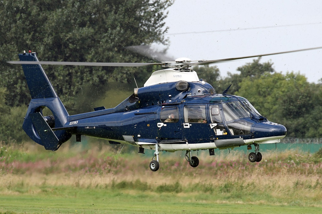 as365海豚直升机是由欧洲直升机公司(现为空中客车直升机公司)生产的