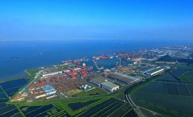 广佛中携手共建南沙港,可以说是建设国际航运中心的一次新探索.