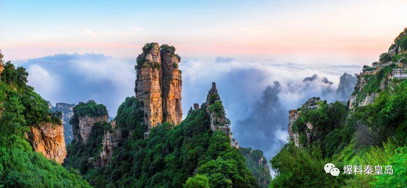 玻璃栈道,国内之最 白石山最知名的景点,就是建在绝壁上的玻璃栈道.