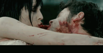 彻底丧尸化的女主就在这最后的亲吻中,咬下了男主的舌头.完!