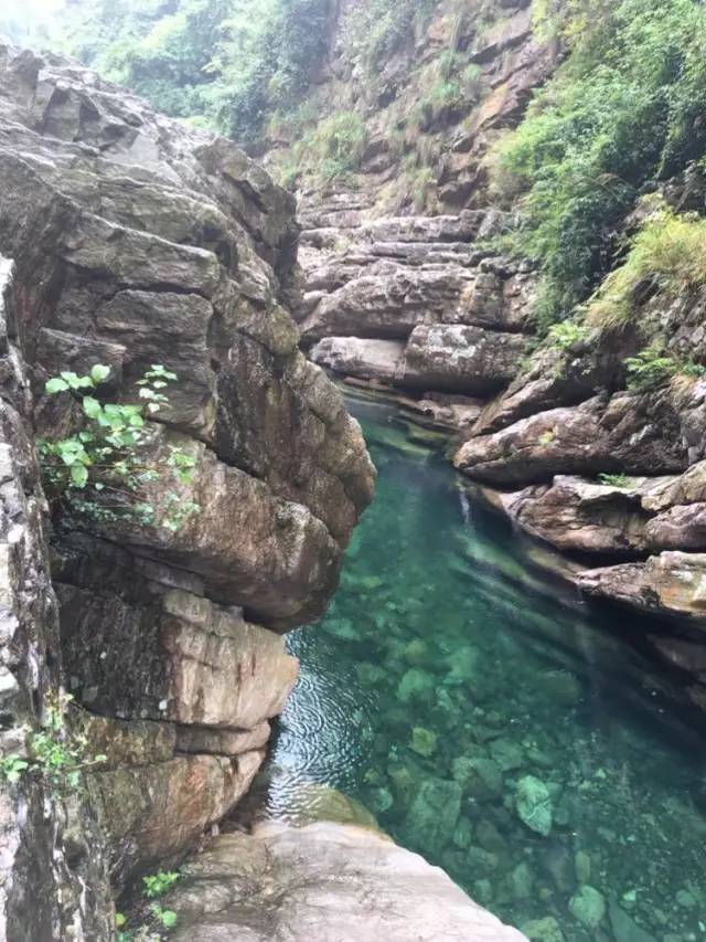 英德市小江山生态旅游区位于广东省英德市沙口镇江溪村,景区资源丰富