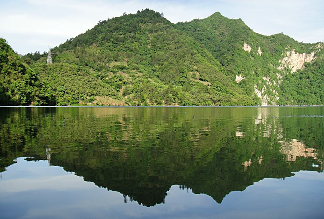 陕南静水湖泊 平利县古仙湖山水趣话