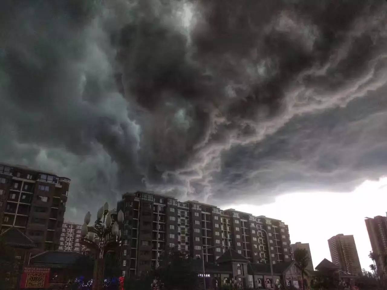 【天气】冰雹突降银川,闪电,暴雨,狂风一个都没少!