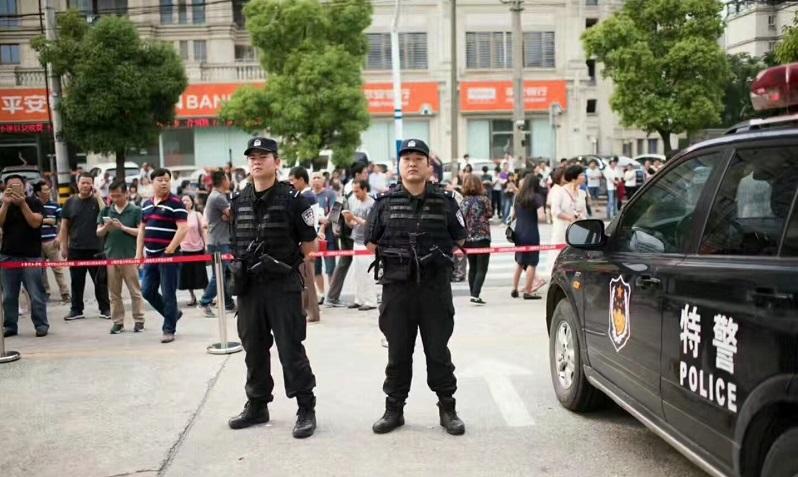 在上海,特警参与武装巡逻已成制度.