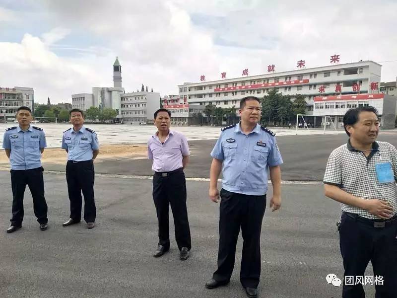 随后,梅军同志驱车来到设在县委党校的唯一一个考生校外住宿点,向负责