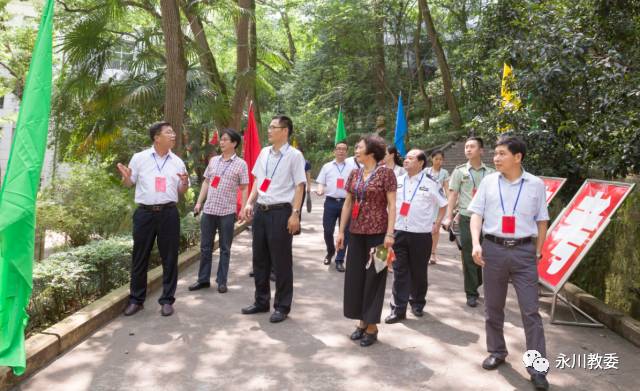 区委常委,宣传部长赵德明,区政协副主席马玉平在北山中学检查