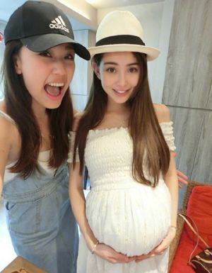 babyshow是西方的准妈妈party,如果要生男孩,那布置都是蓝色,是女孩