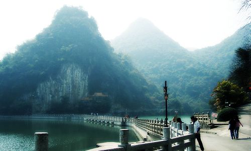 大龙潭的水,油画中的景靖西人民每天都生活在画中