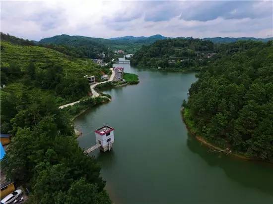 作为苗族,布依族聚居的村寨——黔西南州屯脚镇鲤鱼村,这几年变化如何