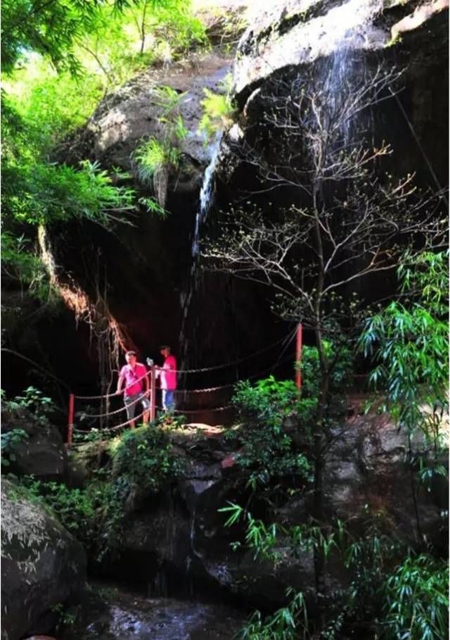 地址:钦州市灵山县烟墩镇烟霞山景区