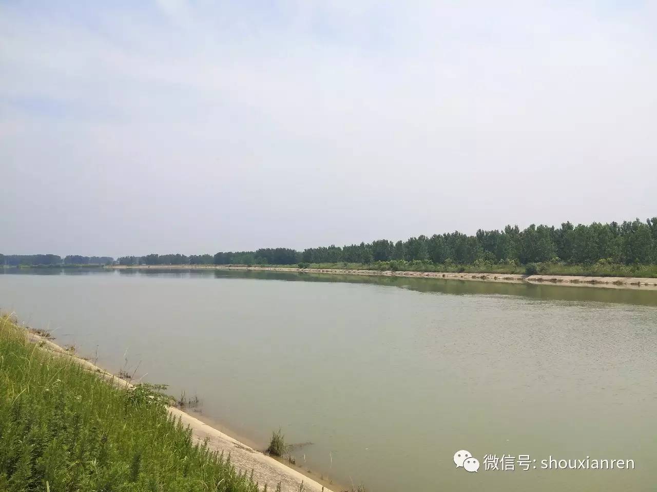 寿县地势由东南向西北倾斜,瓦埠湖居中,将全县划为东,西两大片.