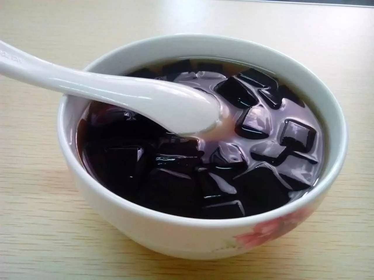 好吃| 这碗可以吃的凉茶,是广西人的童年挚爱