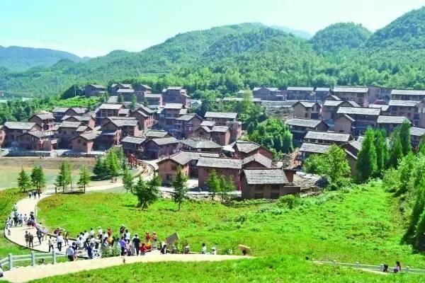 六盘水野玉海景区旅游基础设施建设项目(单轨高架游览车) 图片来源