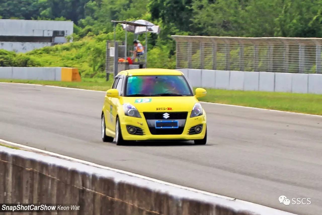 jdm赛道日里面的铃木速翼特雨燕sport