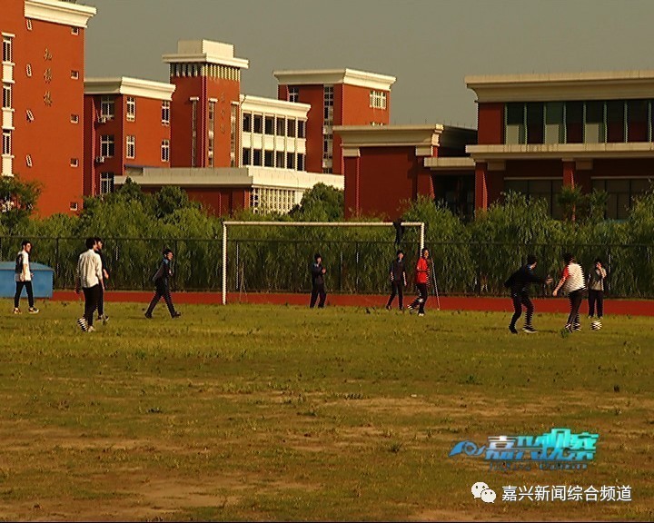 随后还两易其稿,而这一切只为表达对嘉兴秀水高级中学老师们的