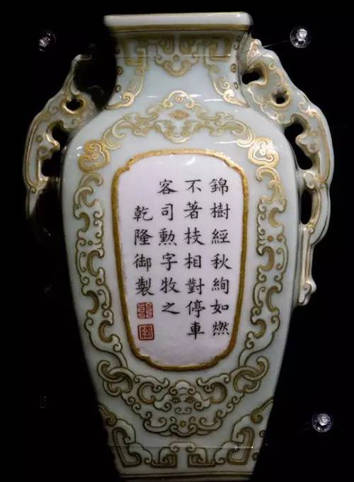 而且许多制品可与台北,北京故宫博物院及南京博物院宫廷内的精品媲美