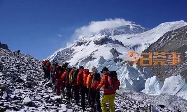 要去登山,他毫无准备地就被带到了青海,挑战了海拔超过6000米的玉珠峰