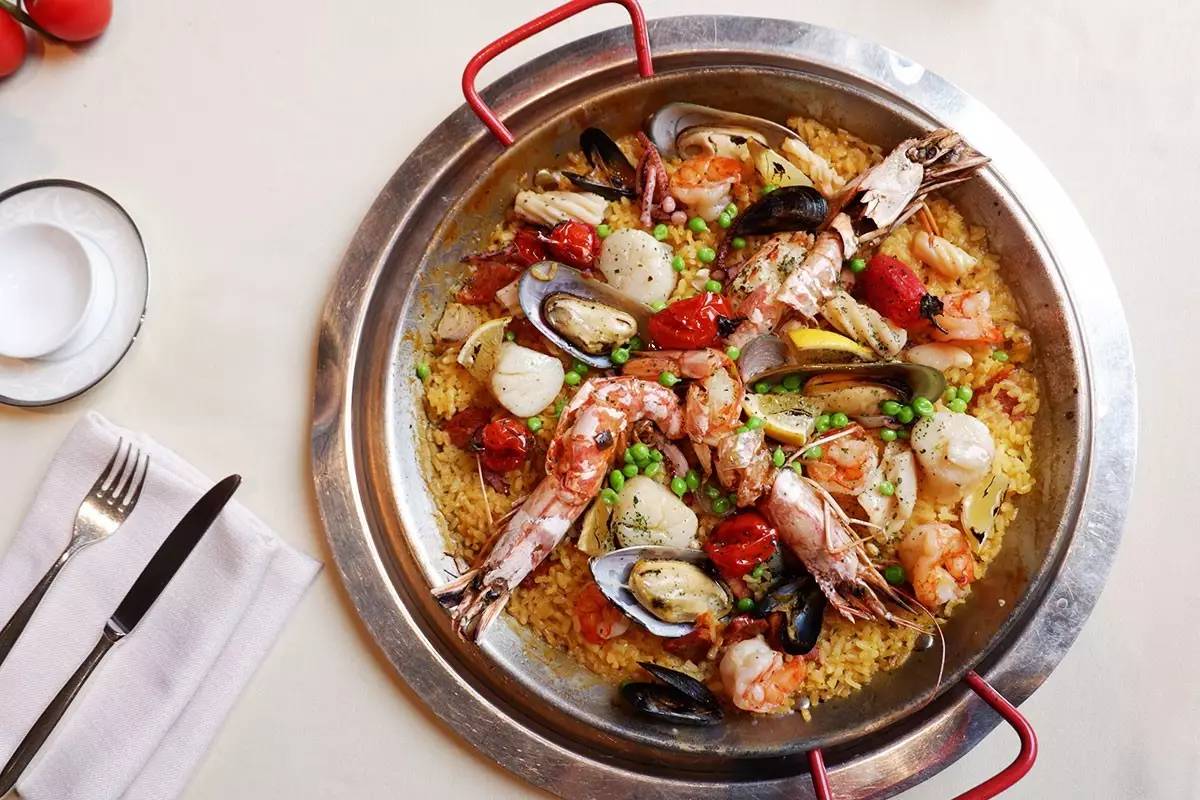 锅?米?哪个元素成就了最正宗的西班牙海鲜饭