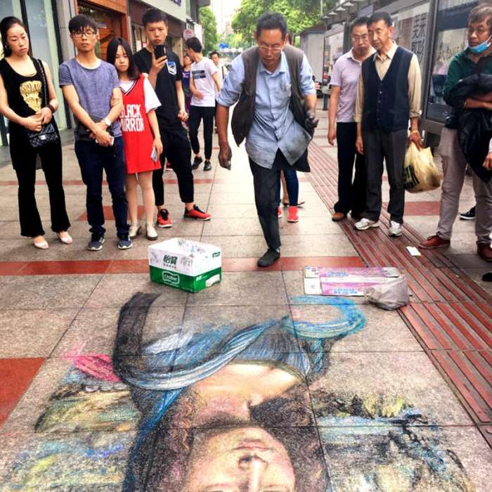 残疾画师登上央视30年间独腿走遍半个中国