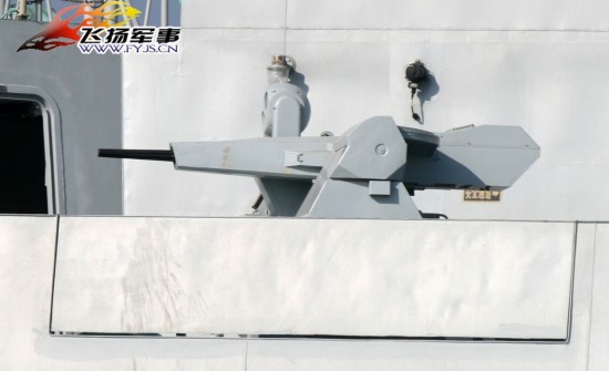 中国最新056型护卫舰装备的h/pj15型单管30毫米手自一体式舰炮