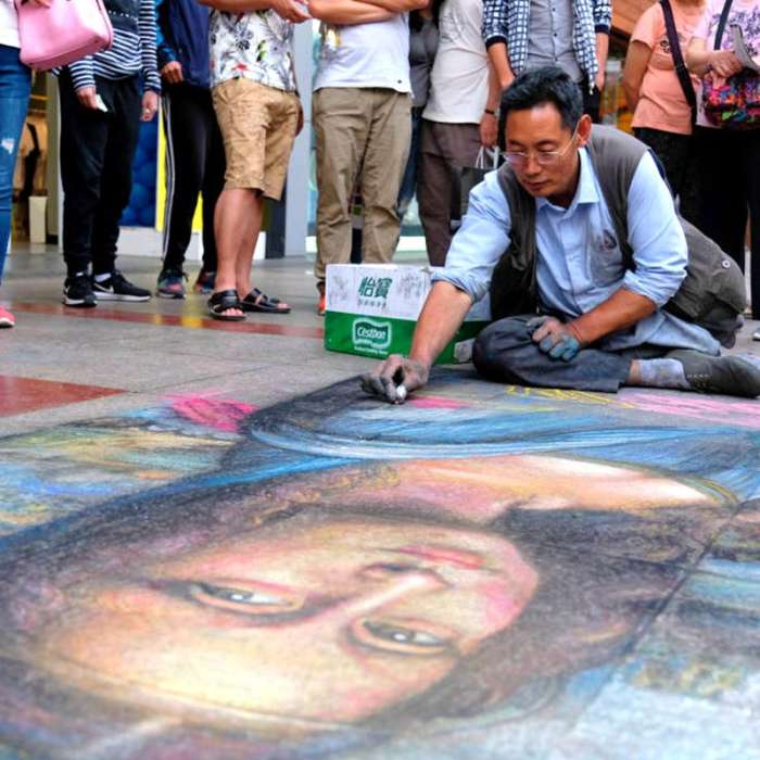 残疾画师登上央视30年间独腿走遍半个中国