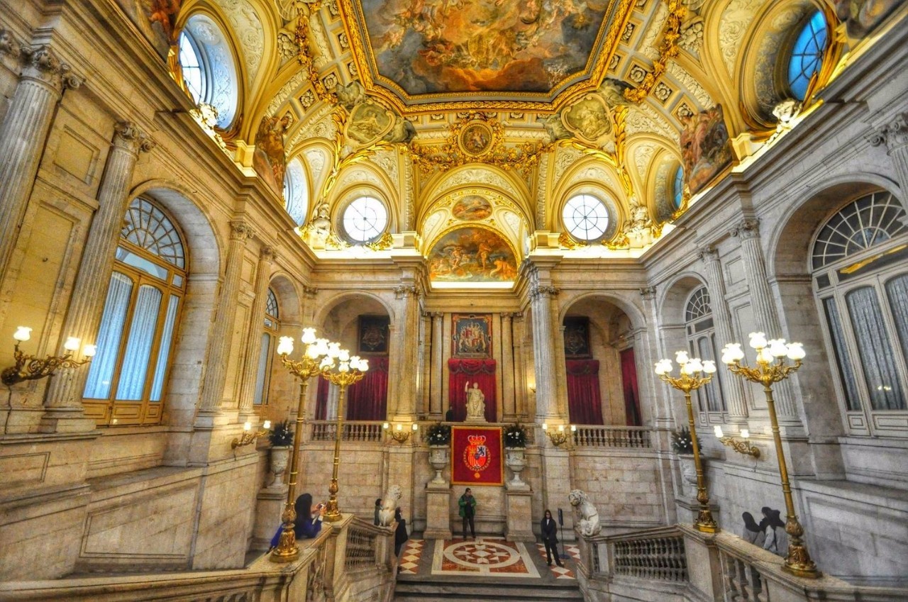 典型意大利风格的皇家宫殿;是仅次于凡尔赛宫和维也纳皇宫的欧洲第三