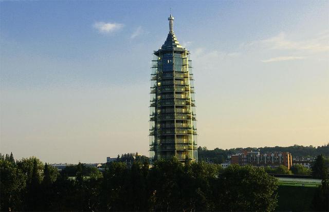 明朝年间，有一座琉璃塔，地位堪比清朝的圆明园