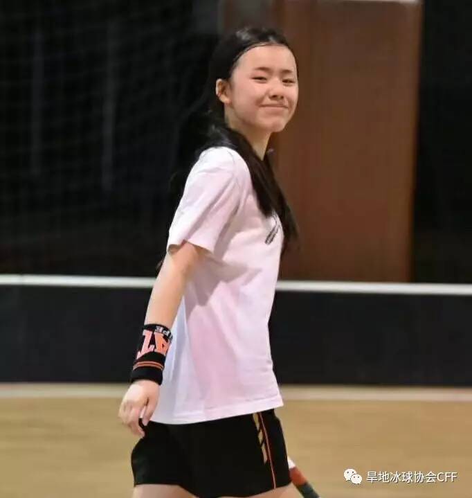 世外初二学生 一个像风一样的女孩 u19中国旱地冰球女队 郝佳颖 14岁