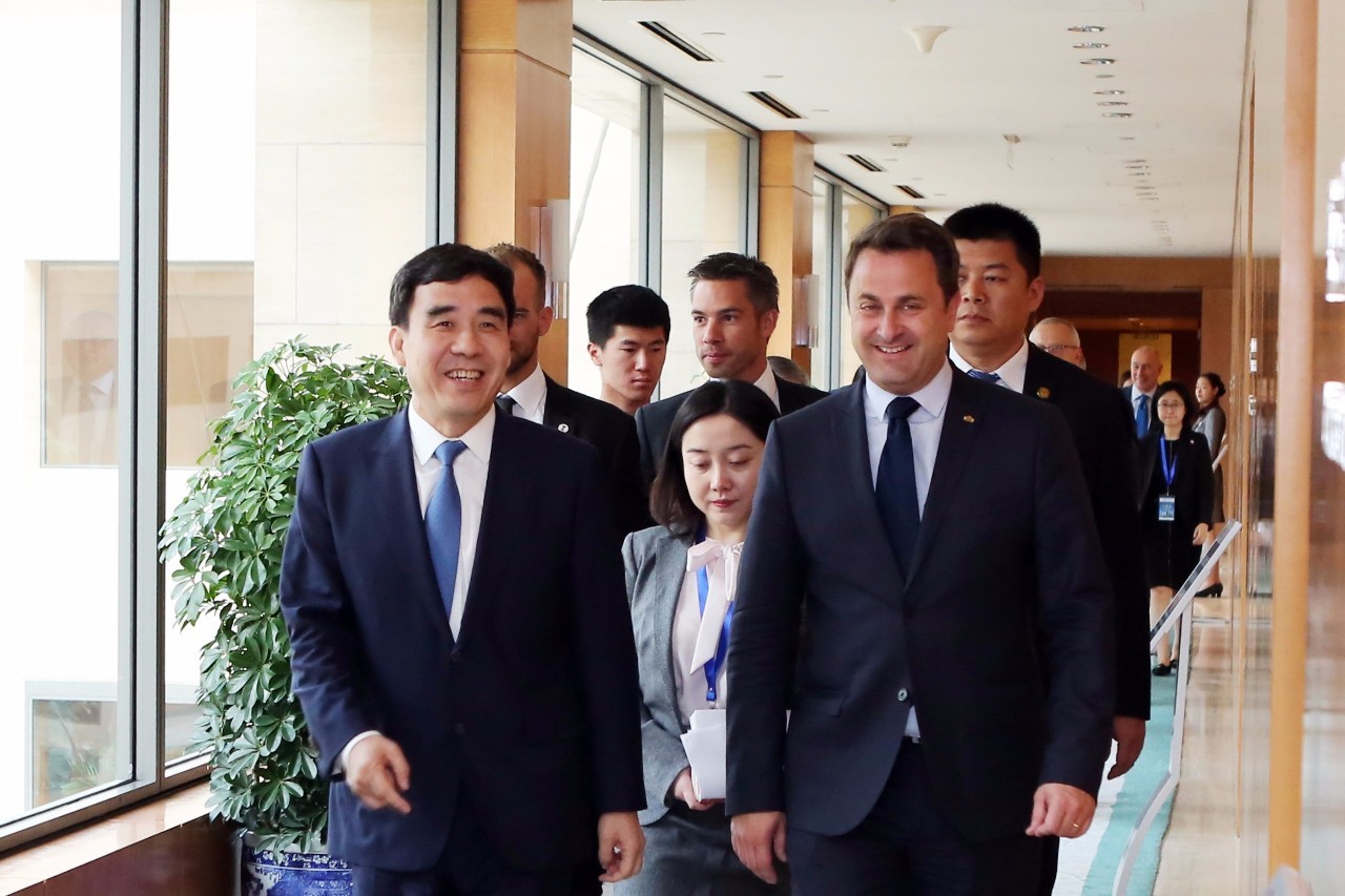 卢森堡首相贝泰尔到访中国银行总行